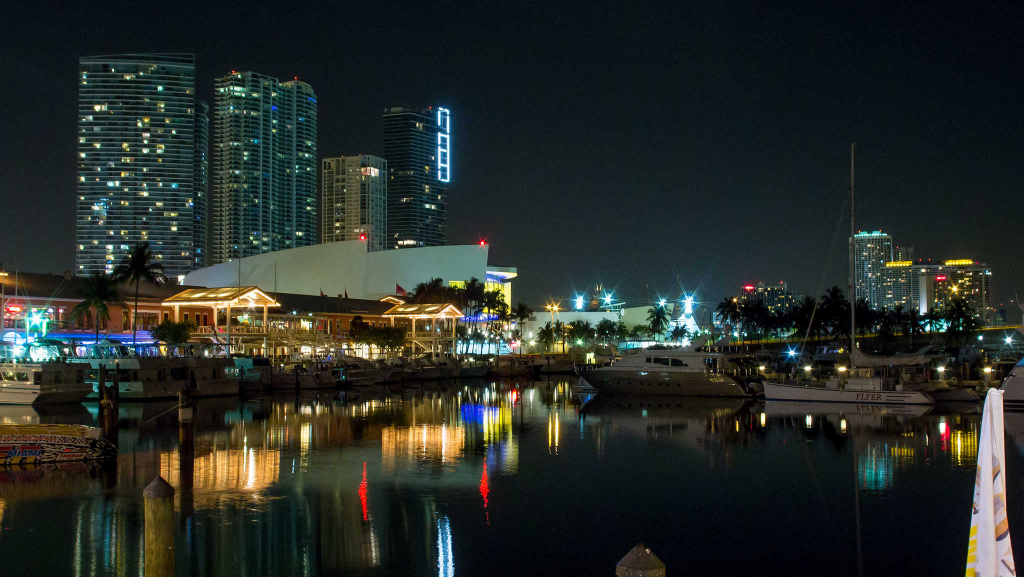 port de miami de nuit