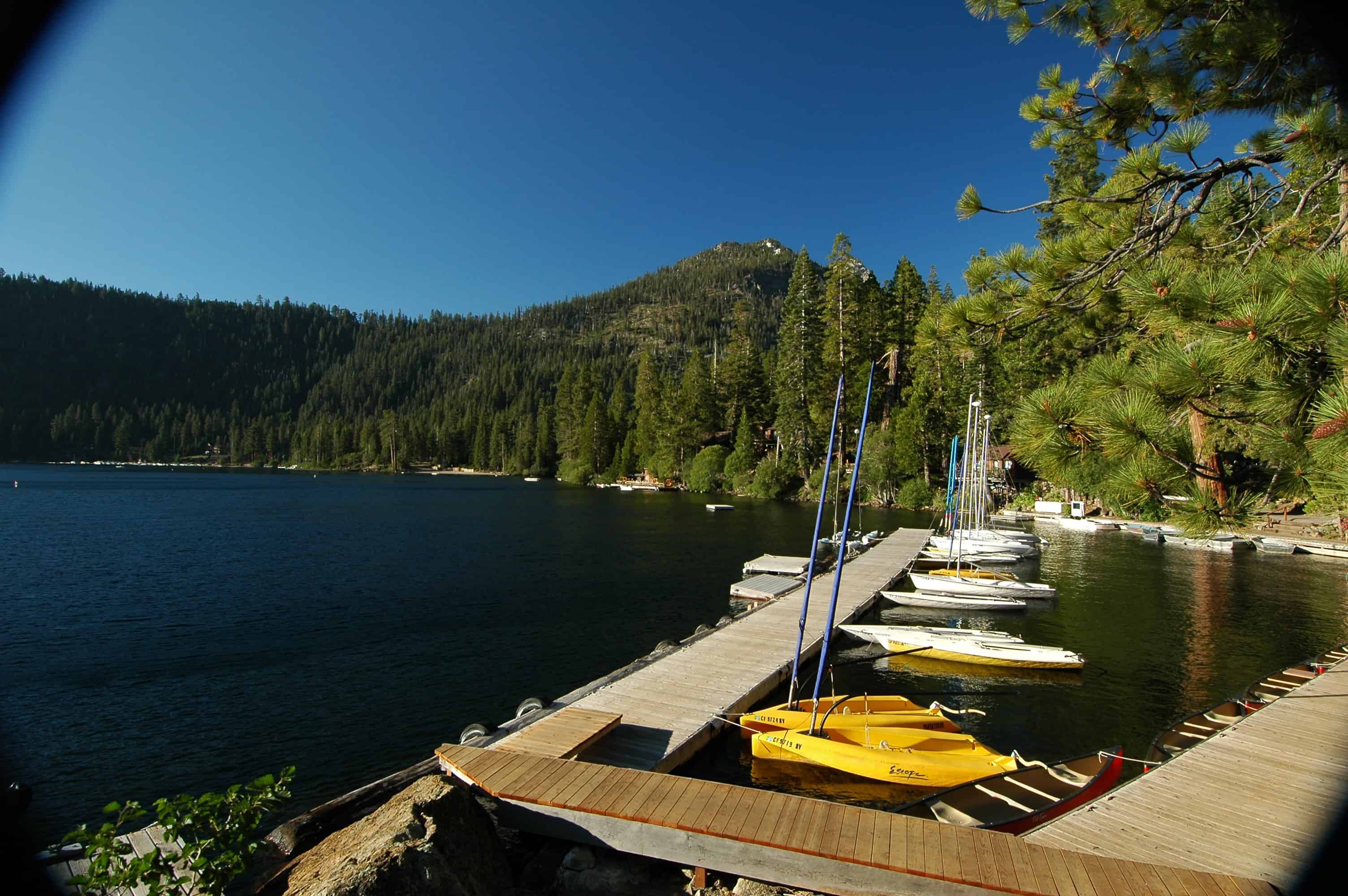 summer camp bateau et lac