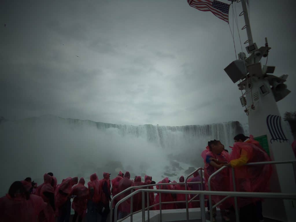 niagara falls canada bateau