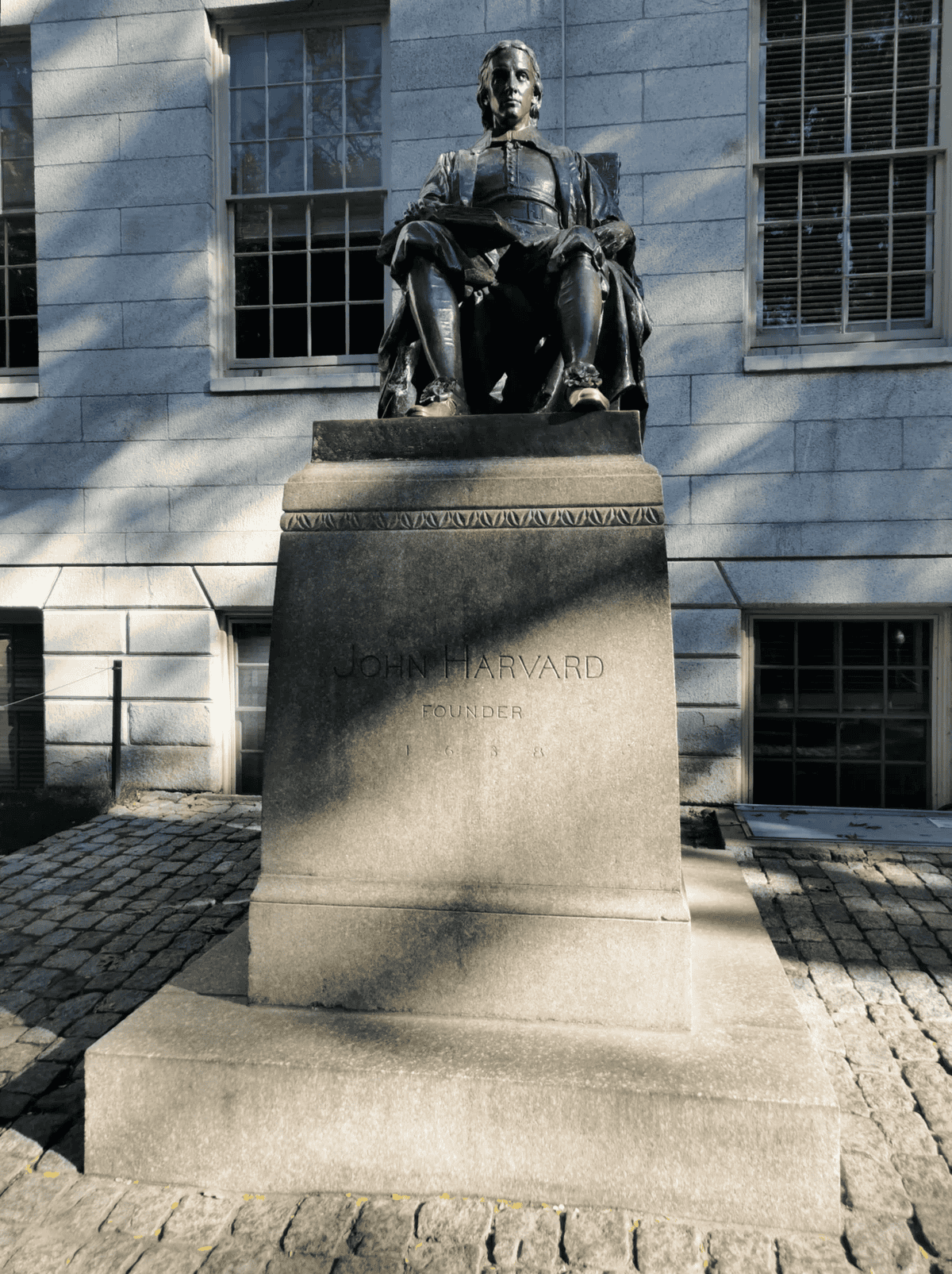statue john harvard